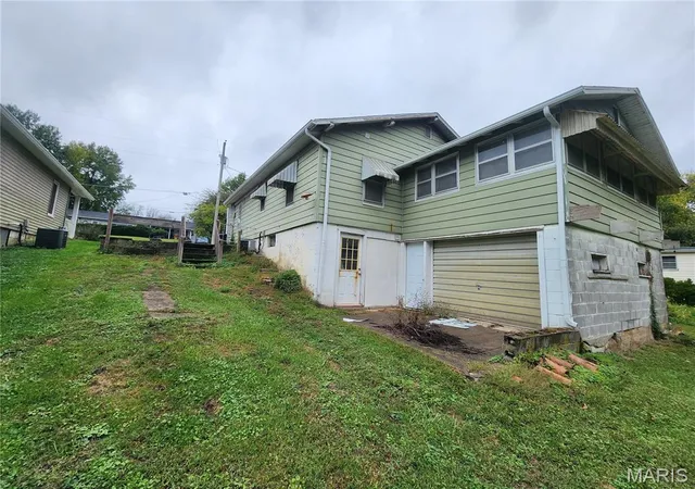 Photo 3 of Single family home for sale at 1618 Singleton Ave, Hannibal, MO 63401 | MLS# MIS26066416 | Listing updated on 2026-10-19