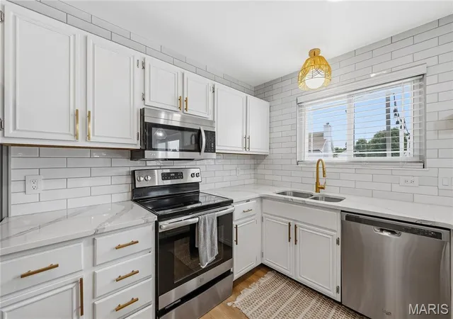 Photo 3 of Single family home for sale at 396 Upper Meadow Ln, Saint Peters, MO 63304 | MLS# MIS26066428 | Listing updated on 2026-10-22