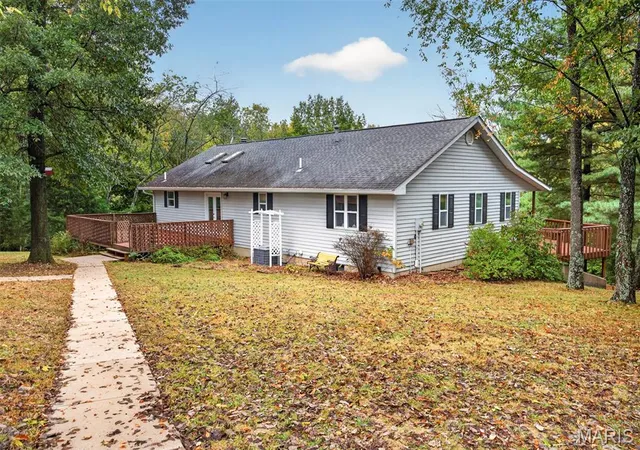 Photo 3 of Single family home for sale at 12150 Cedar Hills Dr, Highland, IL 62249 | MLS# MIS26066436 | Listing updated on 2026-10-19