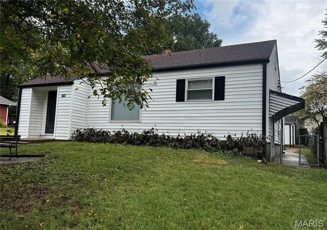 Photo 1 of Single family home for sale at 190 N New Florissant Rd, Florissant, MO 63031 | MLS# MIS26066438 | Listing updated on 2026-10-22