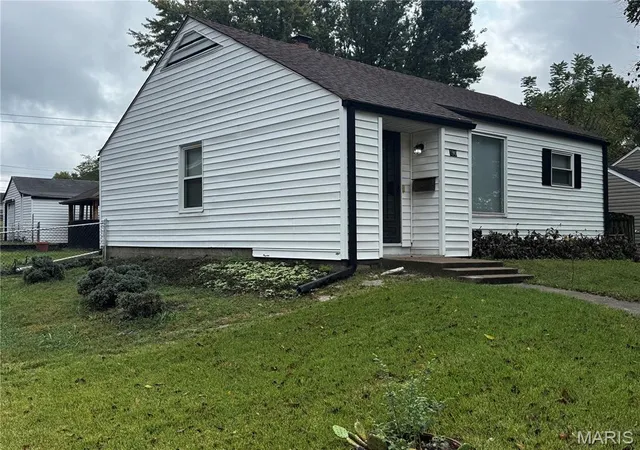 Photo 2 of Single family home for sale at 190 N New Florissant Rd, Florissant, MO 63031 | MLS# MIS26066438 | Listing updated on 2026-10-22