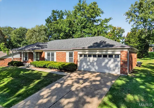Photo 1 of Single family home for sale at 1019 Van Dyke Dr, Ballwin, MO 63011 | MLS# MIS26066439 | Listing updated on 2026-10-18