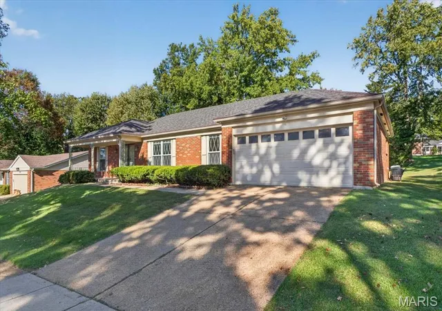 Photo 3 of Single family home for sale at 1019 Van Dyke Dr, Ballwin, MO 63011 | MLS# MIS26066439 | Listing updated on 2026-10-18
