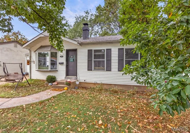 Photo 2 of Single family home for sale at 12139 Belaire Pl, Maryland Heights, MO 63043 | MLS# MIS26066442 | Listing updated on 2026-10-27