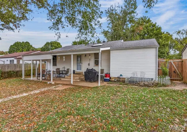 Photo 4 of Single family home for sale at 12139 Belaire Pl, Maryland Heights, MO 63043 | MLS# MIS26066442 | Listing updated on 2026-10-27