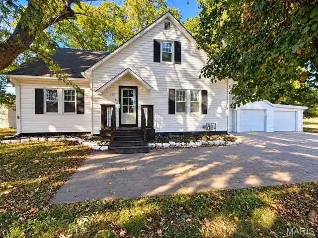 Photo 1 of Single family home for sale at 307 E State Route 161, Albers, IL 62215 | MLS# MIS26066445 | Listing updated on 2026-10-24