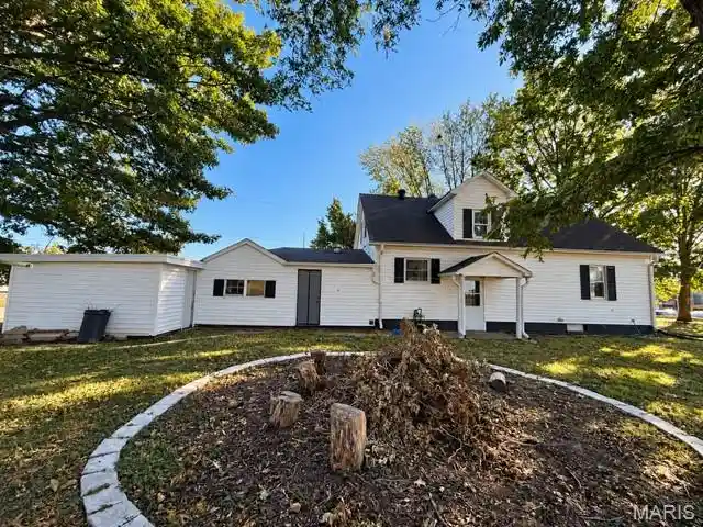 Photo 4 of Single family home for sale at 307 E State Route 161, Albers, IL 62215 | MLS# MIS26066445 | Listing updated on 2026-10-24