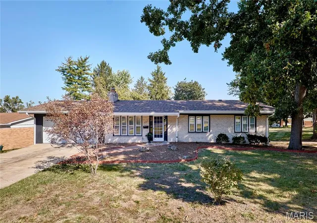 Photo 1 of Single family home for sale at 7707 Springdale Dr, Saint Louis, MO 63121 | MLS# MIS26066446 | Listing updated on 2026-10-21