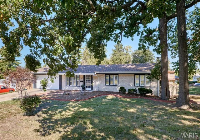 Photo 2 of Single family home for sale at 7707 Springdale Dr, Saint Louis, MO 63121 | MLS# MIS26066446 | Listing updated on 2026-10-21