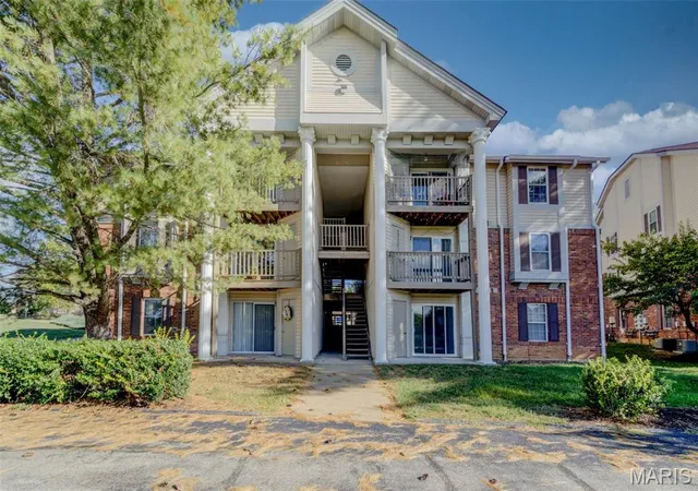 Condo for sale at 700 Ridgeside Dr #H, Ballwin, MO 63021 | MLS# MIS26066451