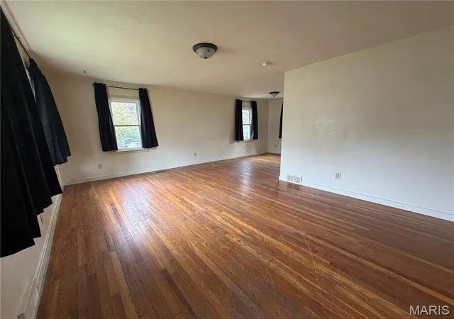 Photo 1 of Single family home for sale at 410 E Beaumont, Greenville, IL 62246 | MLS# MIS26066454 | Listing updated on 2026-10-16