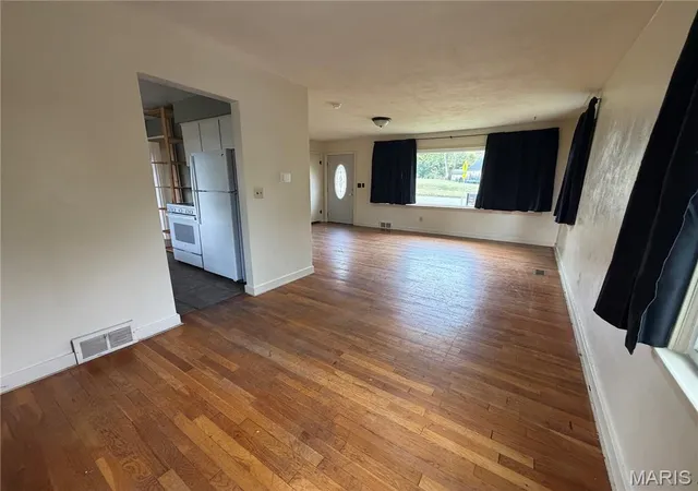 Photo 2 of Single family home for sale at 410 E Beaumont, Greenville, IL 62246 | MLS# MIS26066454 | Listing updated on 2026-10-16