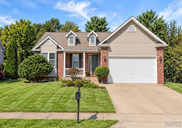 Photo 1 of Single family home for sale at 2717 Cabin Crk Ct, Edwardsville, IL 62025 | MLS# MIS26066459 | Listing updated on 2026-10-22