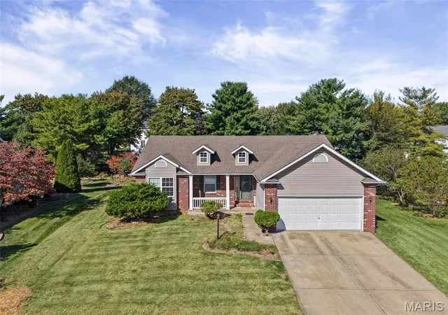 Photo 2 of Single family home for sale at 2717 Cabin Crk Ct, Edwardsville, IL 62025 | MLS# MIS26066459 | Listing updated on 2026-10-22