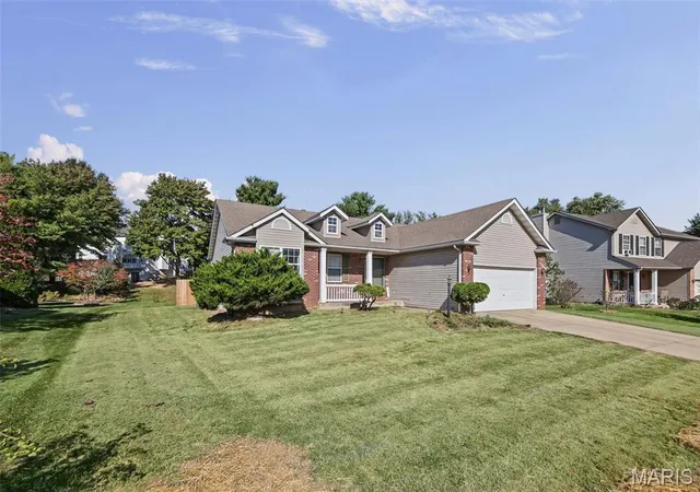 Photo 3 of Single family home for sale at 2717 Cabin Crk Ct, Edwardsville, IL 62025 | MLS# MIS26066459 | Listing updated on 2026-10-22