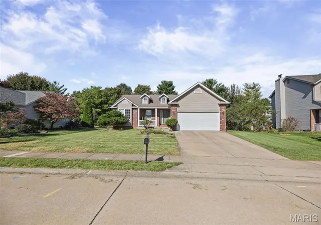 Photo 3 of Single family home for sale at 2717 Cabin Crk Ct, Edwardsville, IL 62025 | MLS# MIS26066459 | Listing updated on 2026-10-22