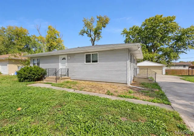 Single family home for sale at 2013 Florence St, East Saint Louis, IL 62206 | MLS# MIS26066461