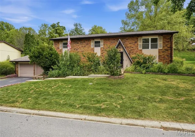 Photo 1 of Single family home for sale at 59 Glendale Dr, Glen Carbon, IL 62034 | MLS# MIS26066462 | Listing updated on 2026-10-29