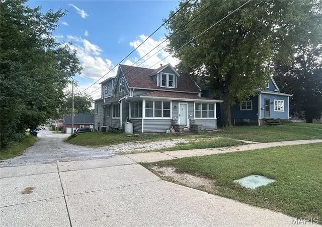 Photo 1 of Single family home for sale at 2052 3rd Avenue, East Moline, IL 61244 | MLS# MIS26066467 | Listing updated on 2026-10-20