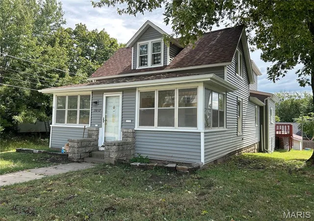 Photo 1 of Single family home for sale at 2052 3rd Avenue, East Moline, IL 61244 | MLS# MIS26066467 | Listing updated on 2026-10-20