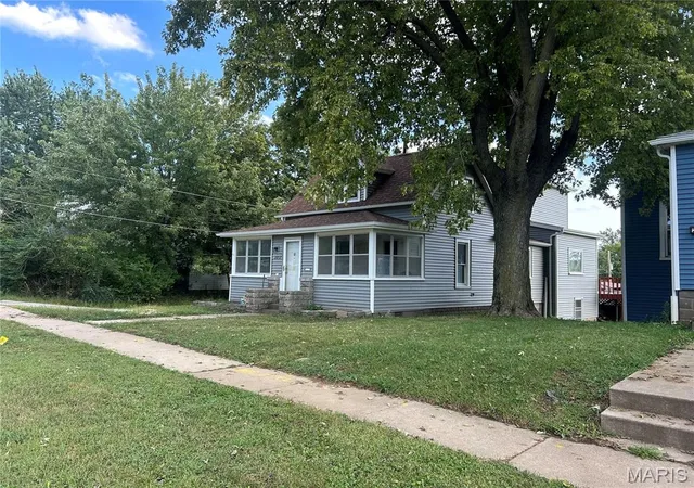 Photo 2 of Single family home for sale at 2052 3rd Avenue, East Moline, IL 61244 | MLS# MIS26066467 | Listing updated on 2026-10-20