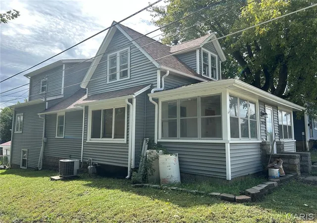 Photo 4 of Single family home for sale at 2052 3rd Avenue, East Moline, IL 61244 | MLS# MIS26066467 | Listing updated on 2026-10-20