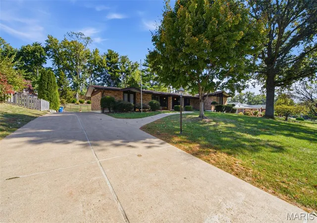 Photo 3 of Single family home for sale at 14167 Parliament Dr, Chesterfield, MO 63017 | MLS# MIS26066480 | Listing updated on 2026-10-29