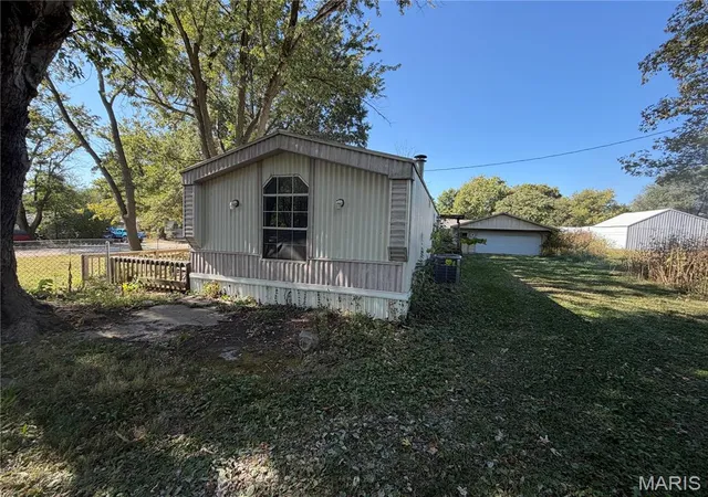 Photo 3 of Manufactured home for sale at 28944 Cherokee Ln, Jerseyville, IL 62052 | MLS# MIS26066484 | Listing updated on 2026-10-21