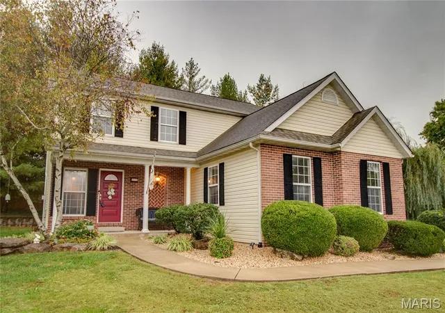 Photo 2 of Single family home for sale at 4609 Camellia Pl, Alton, IL 62002 | MLS# MIS26066488 | Listing updated on 2026-10-23