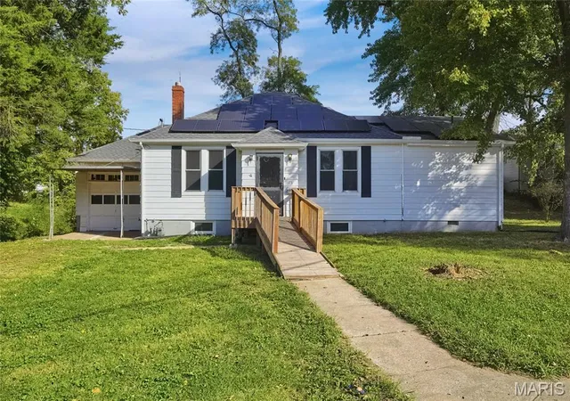 Photo 1 of Single family home for sale at 115 Collinsville Rd, Troy, IL 62294 | MLS# MIS26066523 | Listing updated on 2026-10-23