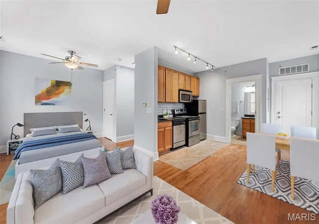 Photo 2 of Multi family home for sale at 3717 Westminster Pl, Saint Louis, MO 63108 | MLS# MIS26066527 | Listing updated on 2026-10-29