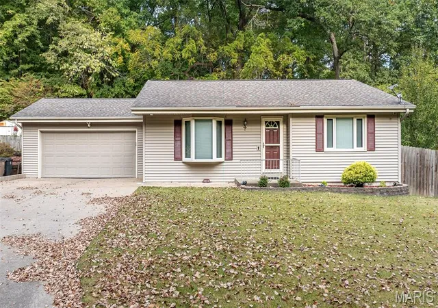 Photo 2 of Single family home for sale at 1811 Timberlane Dr, Cape Girardeau, MO 63701 | MLS# MIS26066535 | Listing updated on 2026-10-18