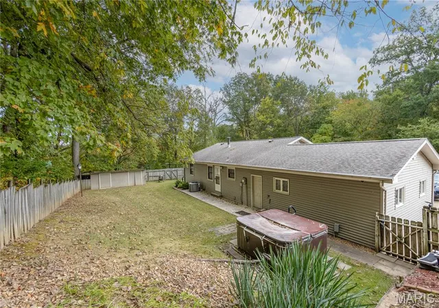 Photo 3 of Single family home for sale at 1811 Timberlane Dr, Cape Girardeau, MO 63701 | MLS# MIS26066535 | Listing updated on 2026-10-18