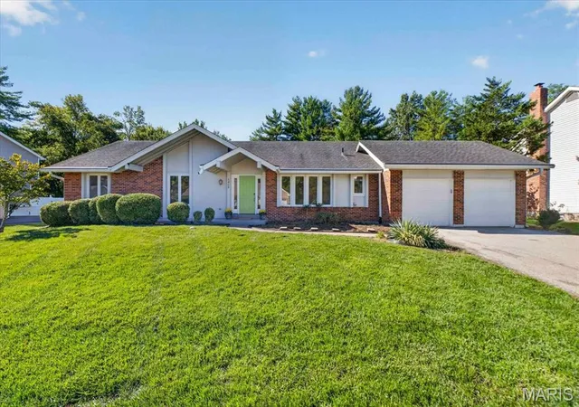 Single family home for sale at 1455 Sycamore Manor Dr, Chesterfield, MO 63017 | MLS# MIS26066538