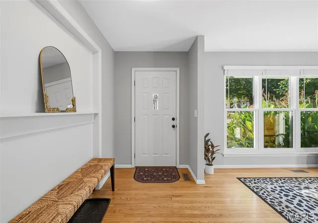 Photo 3 of Single family home for sale at 445 Mason Ridge Dr, Saint Charles, MO 63304 | MLS# MIS26066539 | Listing updated on 2026-10-27