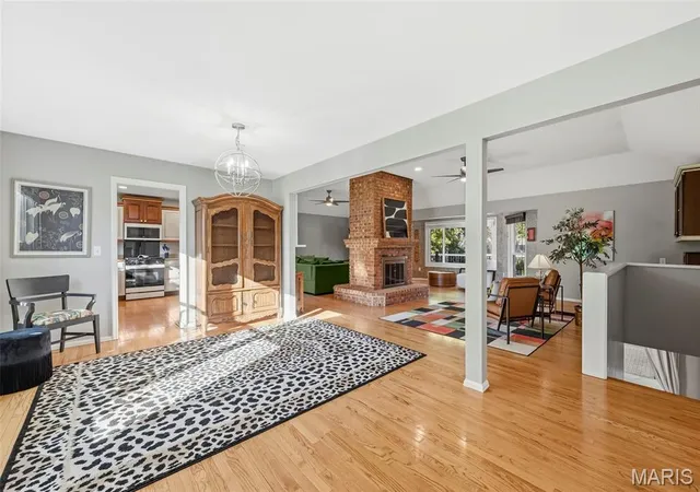 Photo 4 of Single family home for sale at 445 Mason Ridge Dr, Saint Charles, MO 63304 | MLS# MIS26066539 | Listing updated on 2026-10-27