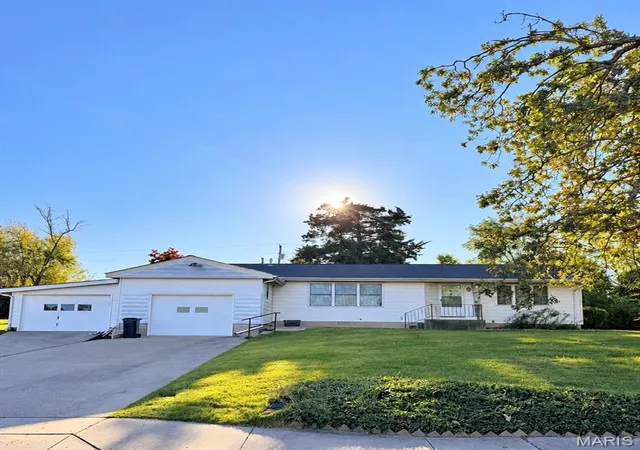 Single family home for sale at 903 Parkwood Dr, Rolla, MO 65401 | MLS# MIS26066550