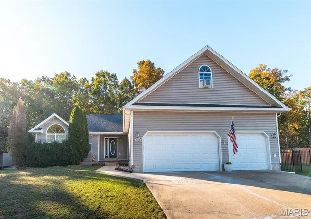Photo 1 of Single family home for sale at 21165 Hideaway Ln, Saint Robert, MO 65584 | MLS# MIS26066557 | Listing updated on 2026-10-30