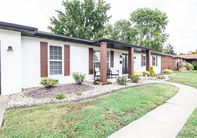 Photo 3 of Single family home for sale at 2525 Westmoreland Dr, Granite City, IL 62040 | MLS# MIS26066562 | Listing updated on 2026-10-23
