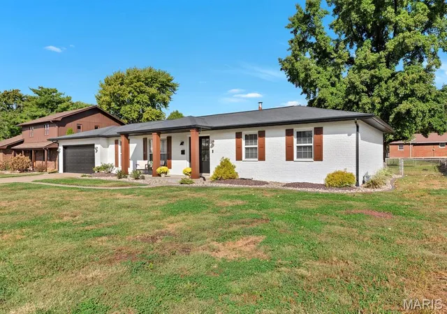 Photo 2 of Single family home for sale at 2525 Westmoreland Dr, Granite City, IL 62040 | MLS# MIS26066562 | Listing updated on 2026-10-23
