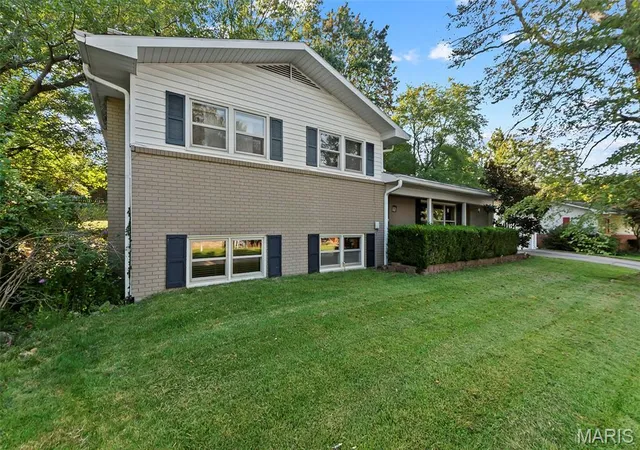 Photo 1 of Sale Pending at 1709 Westridge Dr, Cape Girardeau, MO 63701 | MLS# MIS26066568 | Listing updated on 2026-10-26