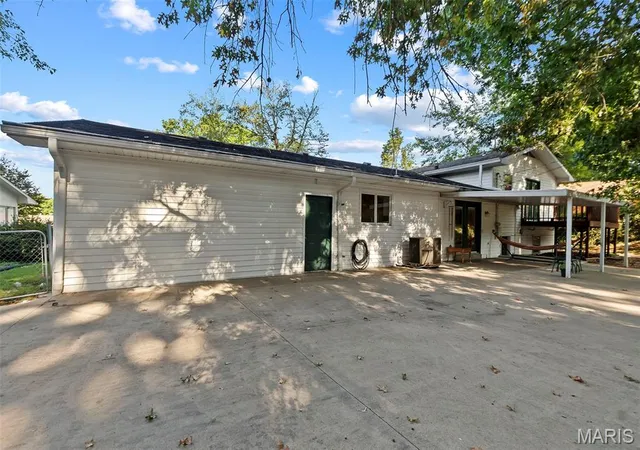 Photo 3 of Sale Pending at 1709 Westridge Dr, Cape Girardeau, MO 63701 | MLS# MIS26066568 | Listing updated on 2026-10-26