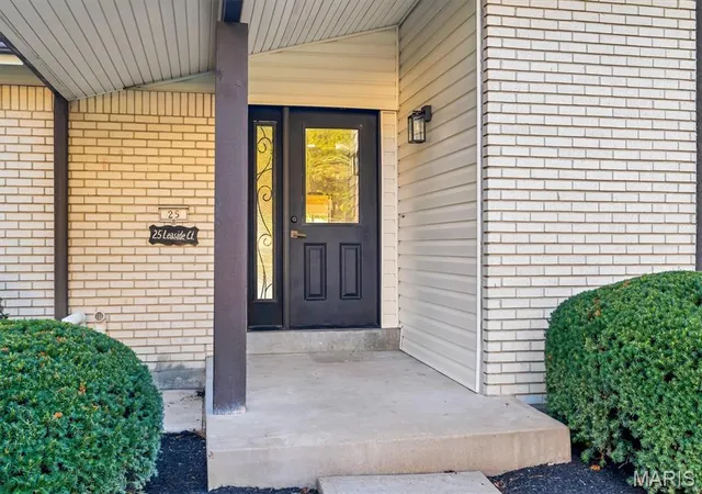 Photo 1 of Single family home for sale at 25 Leaside Ct, Manchester, MO 63011 | MLS# MIS26066572 | Listing updated on 2026-10-21