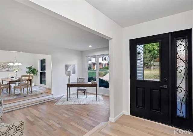 Photo 3 of Single family home for sale at 25 Leaside Ct, Manchester, MO 63011 | MLS# MIS26066572 | Listing updated on 2026-10-21