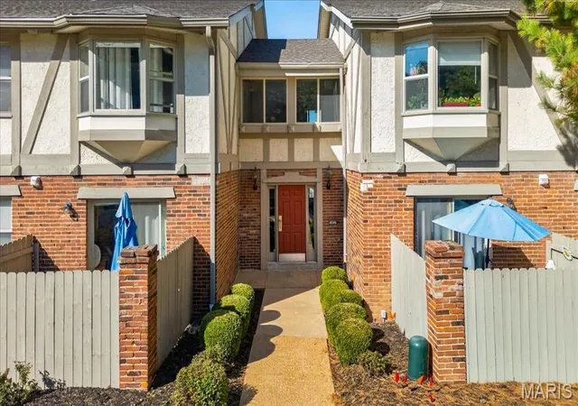 Photo 2 of Condo for sale at 1431 Willow Brk Cvs #3, Saint Louis, MO 63146 | MLS# MIS26066573 | Listing updated on 2026-10-26