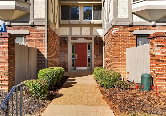 Photo 3 of Condo for sale at 1431 Willow Brk Cvs #3, Saint Louis, MO 63146 | MLS# MIS26066573 | Listing updated on 2026-10-26