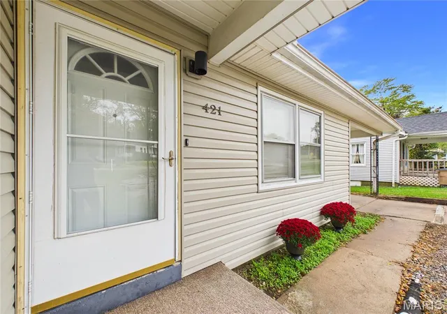 Photo 2 of Single family home for sale at 421 E Cape Rock Dr, Cape Girardeau, MO 63701 | MLS# MIS26066578 | Listing updated on 2026-10-16