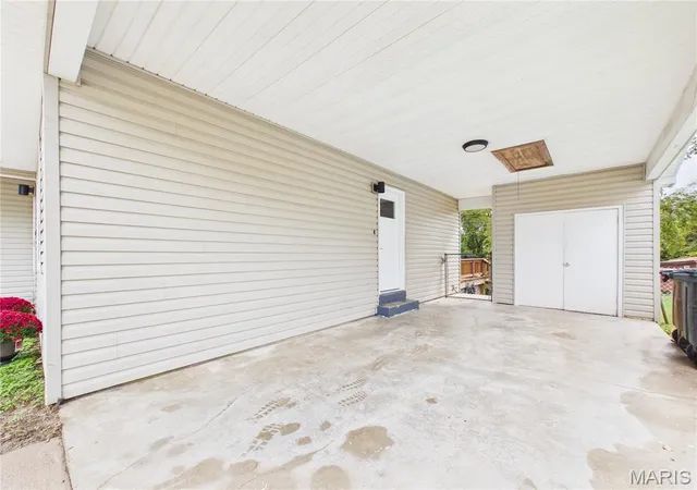 Photo 3 of Single family home for sale at 421 E Cape Rock Dr, Cape Girardeau, MO 63701 | MLS# MIS26066578 | Listing updated on 2026-10-16