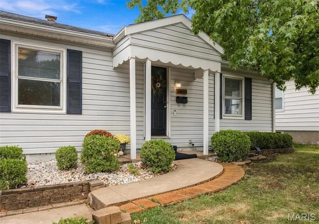 Photo 1 of Single family home for sale at 9458 Mackenzie Rd, Saint Louis, MO 63123 | MLS# MIS26066583 | Listing updated on 2026-10-22