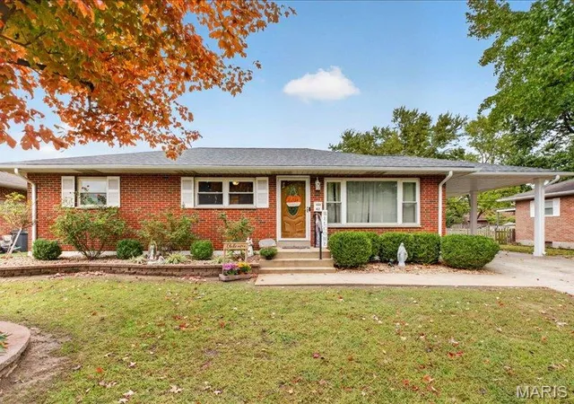 Photo 2 of Single family home for sale at 42 Villa Dr, Granite City, IL 62040 | MLS# MIS26066594 | Listing updated on 2026-10-22